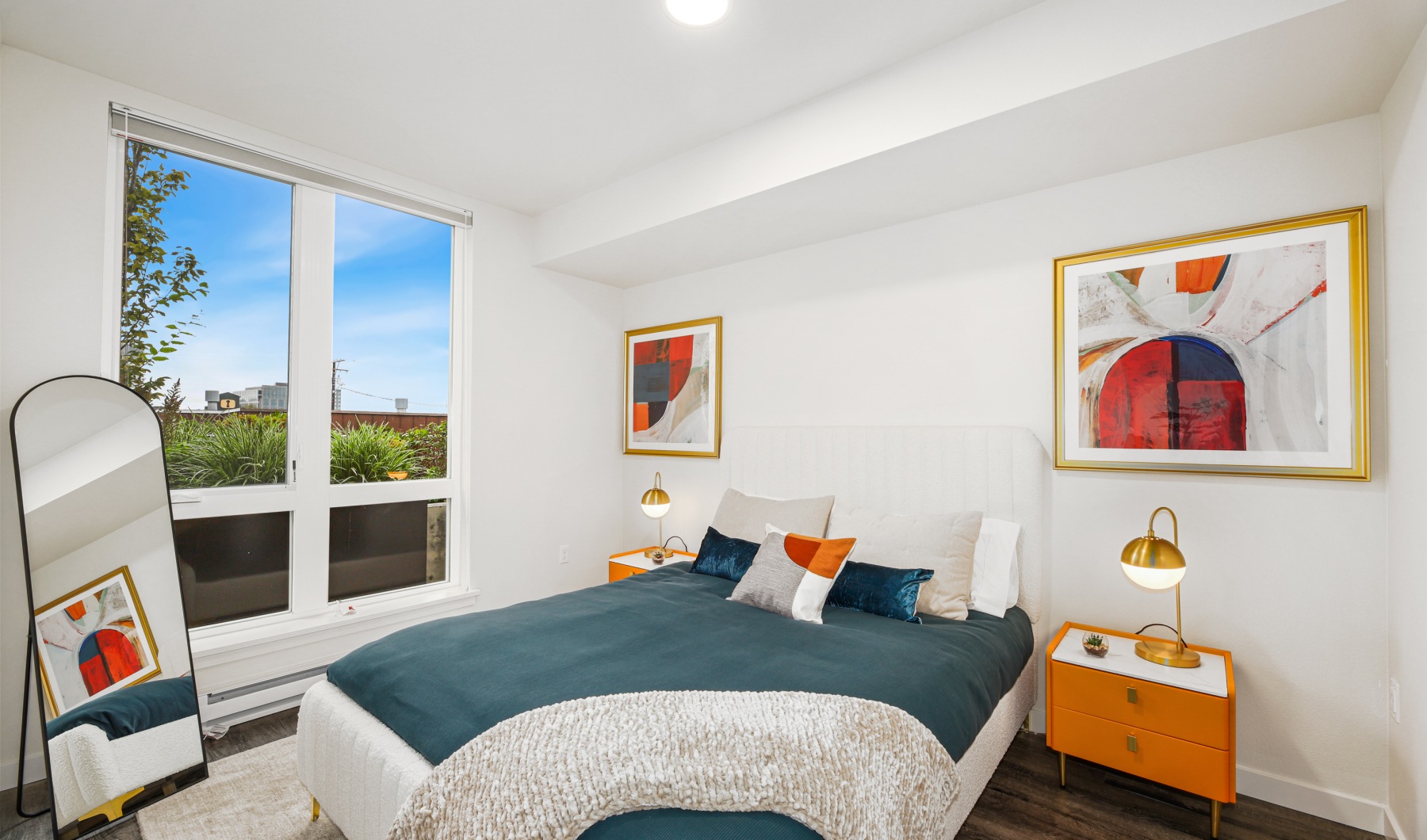 Contemporary Living with Art Deco Style Contemporary Living with Art Deco Style
